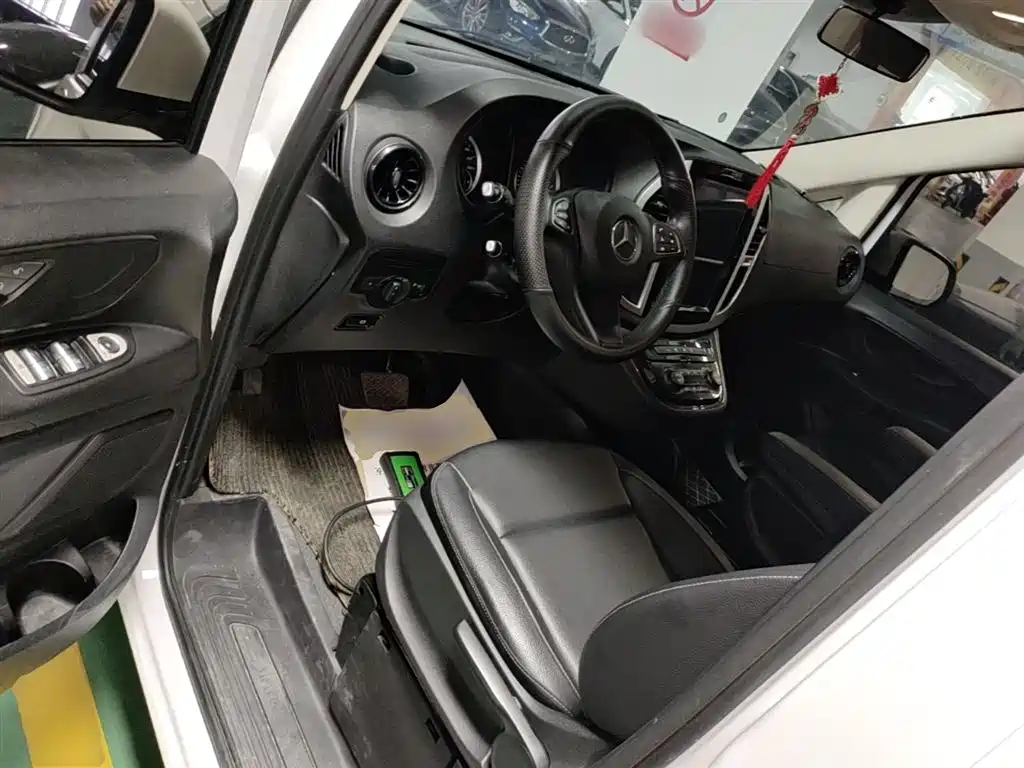 Mercedes-Benz Vito 2021 2.0T Elite 7-Seater фото 16