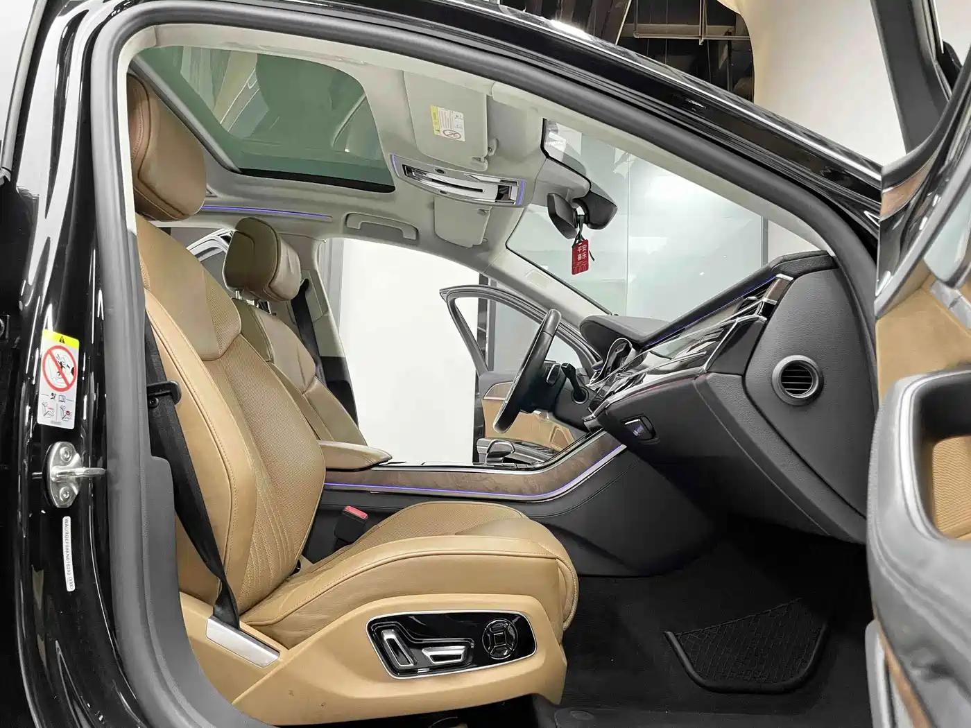 Photo 7 - Audi A8