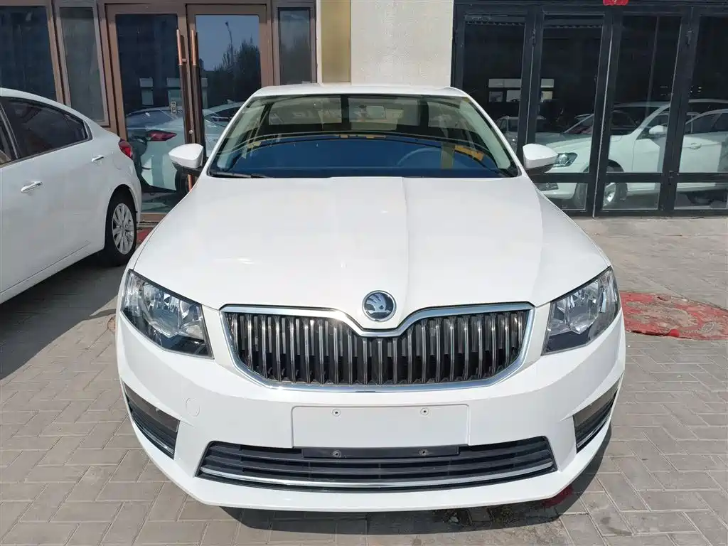 Škoda Octavia 2017 Classic 1.6L Manual Comfort фото 3