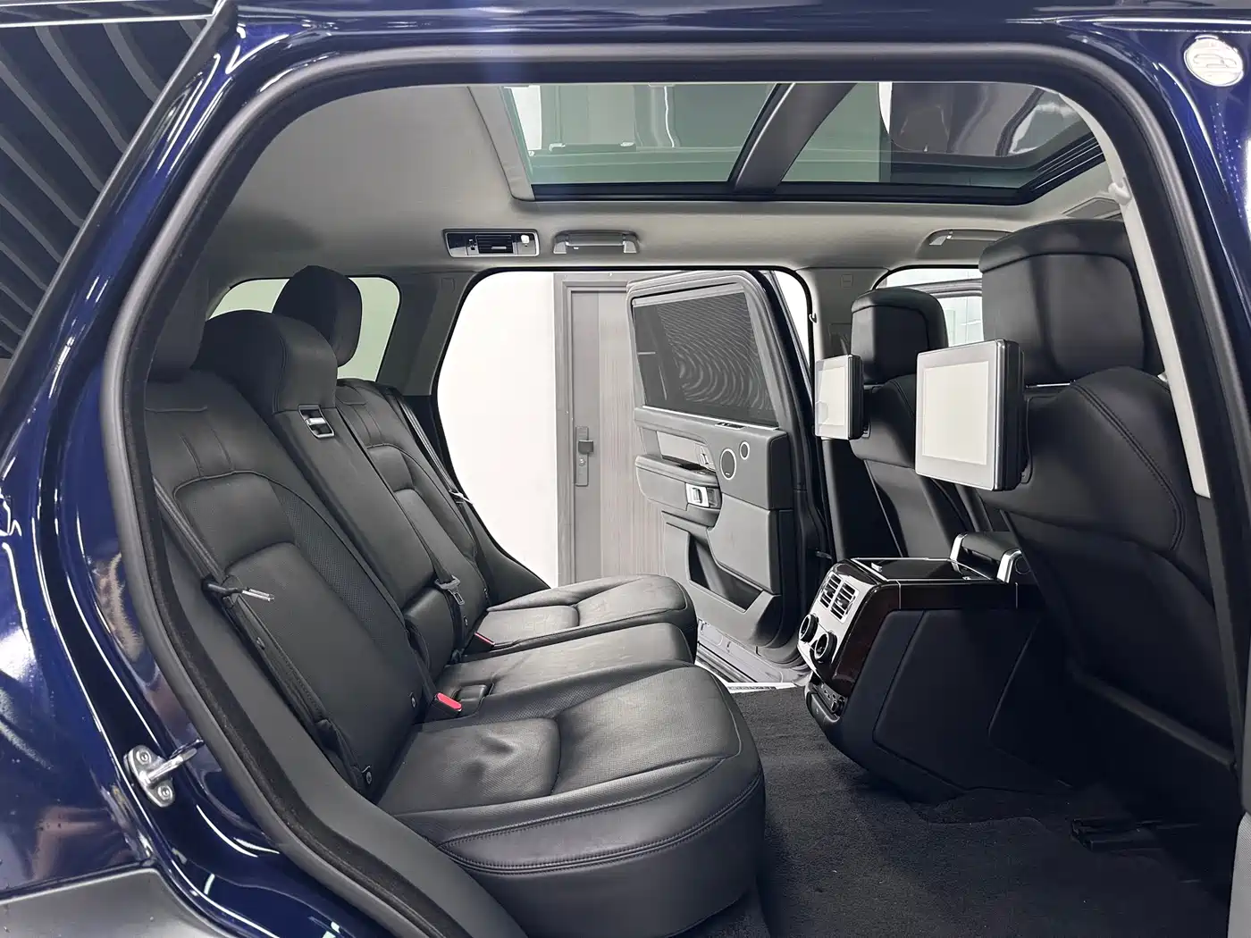 Land Rover Range Rover 2020 3.0 L6 Heritage Extended Edition фото 15