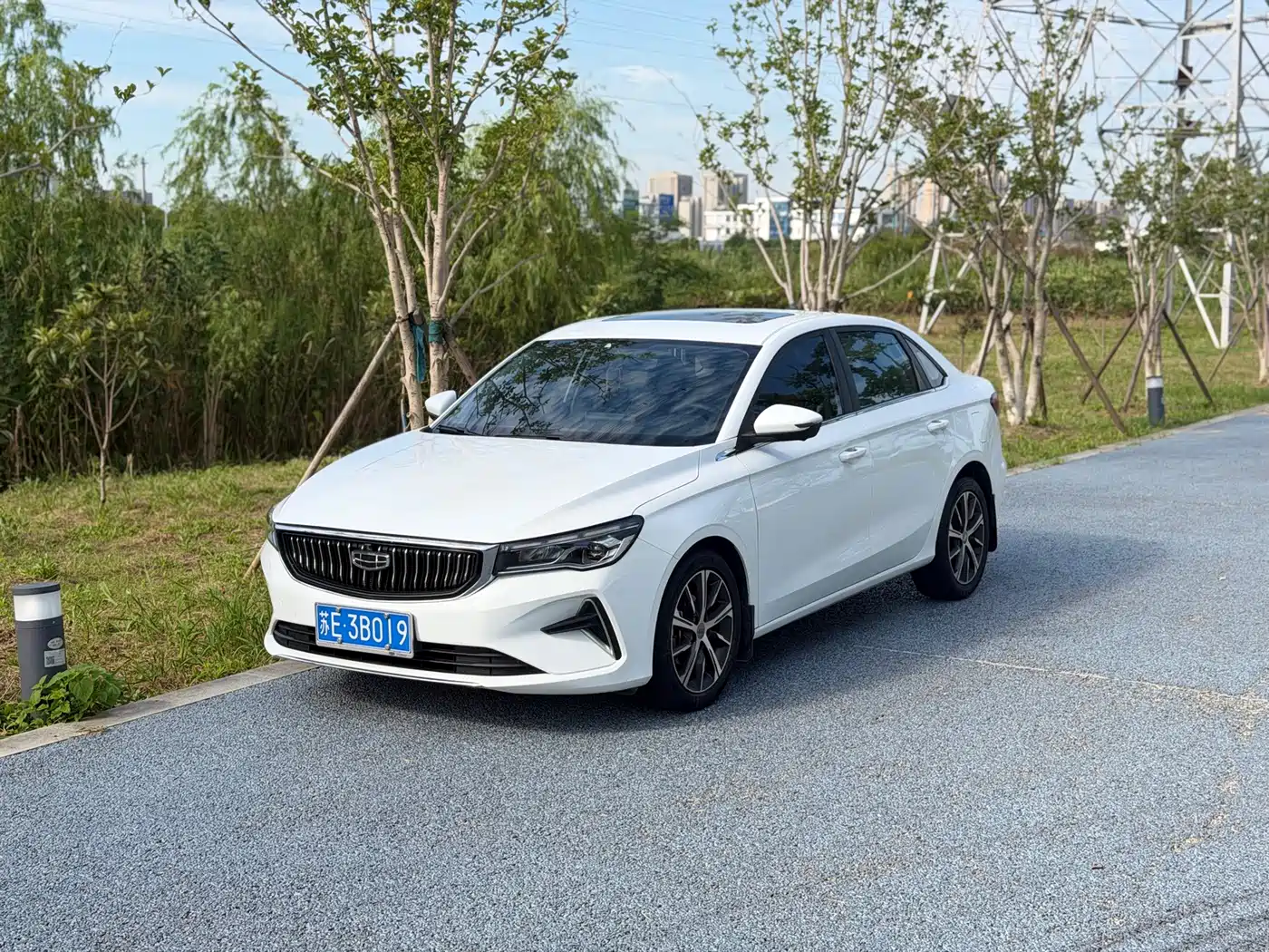 Фото 1 - Geely Emgrand