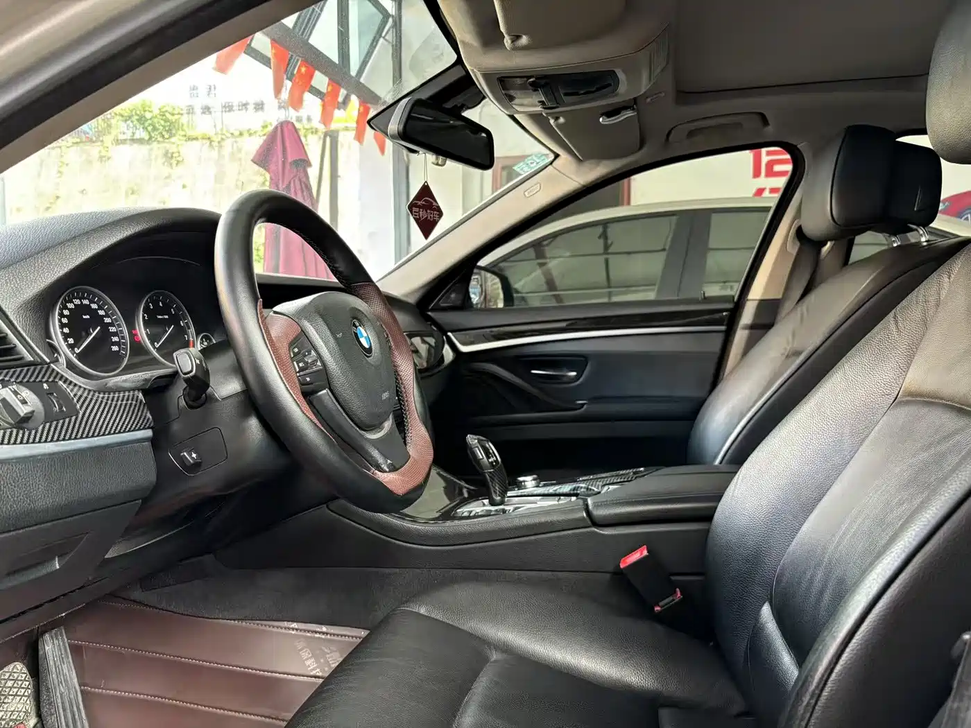 BMW 5 Series 2013 525Li Leadership фото 5
