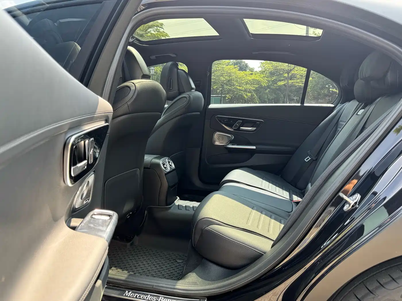Mercedes-Benz C-Class 2023 C 260 L Night Edition Sport фото 16