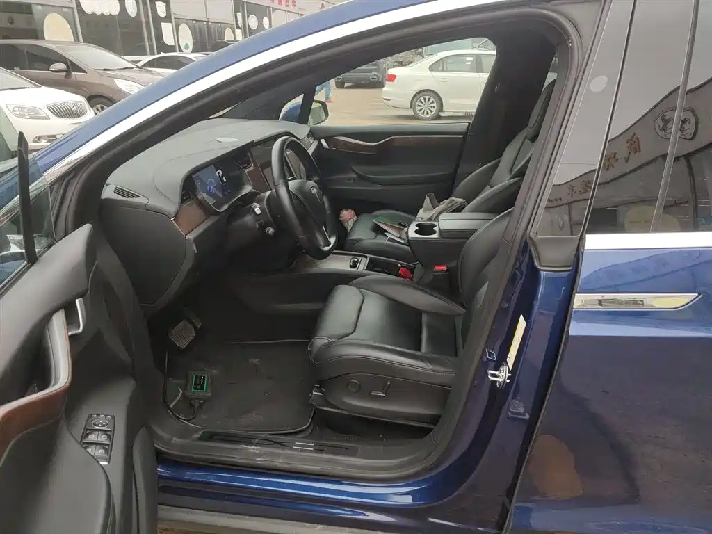 TESLA MODEL X