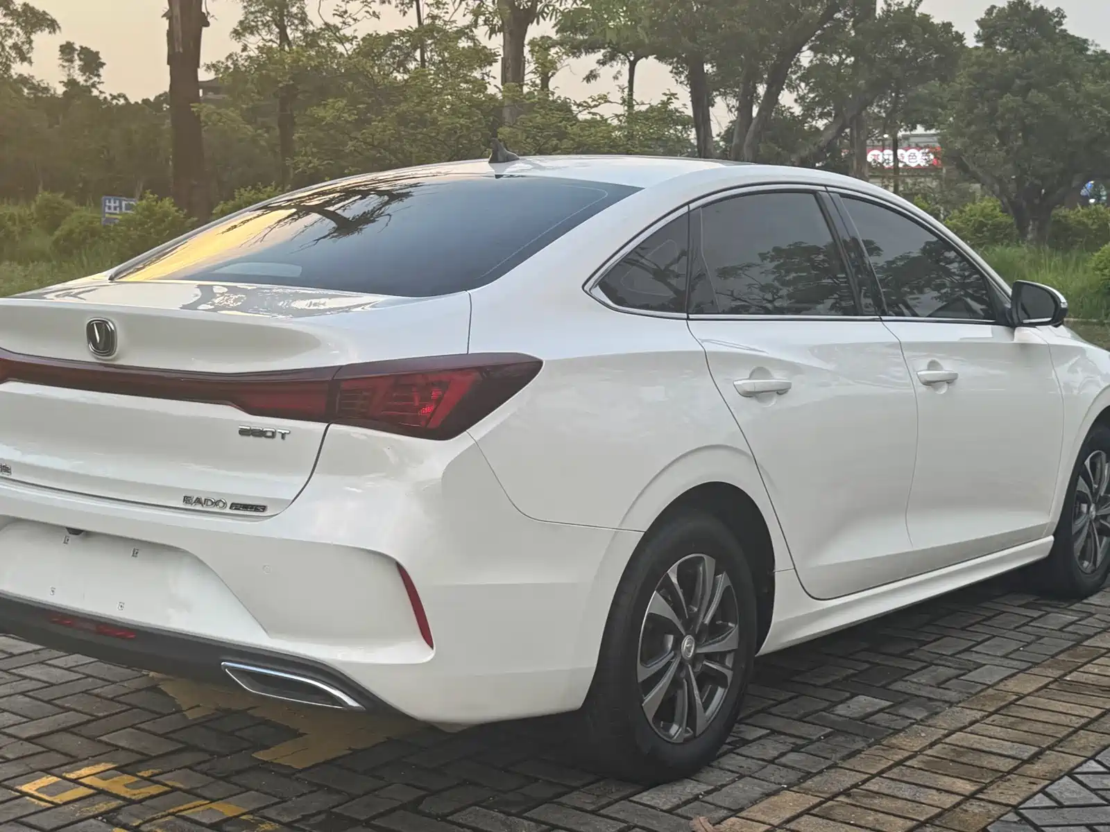 Фото 26 - Changan Eado