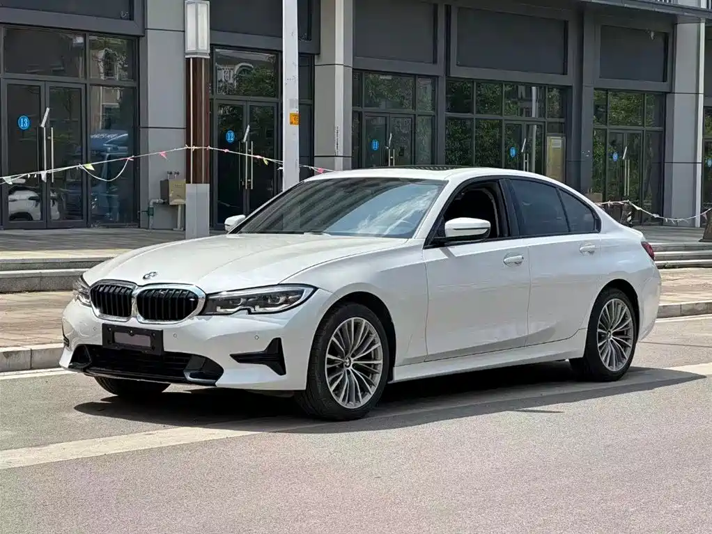 BMW 3 Series 2022 320i Sport Package фото 3