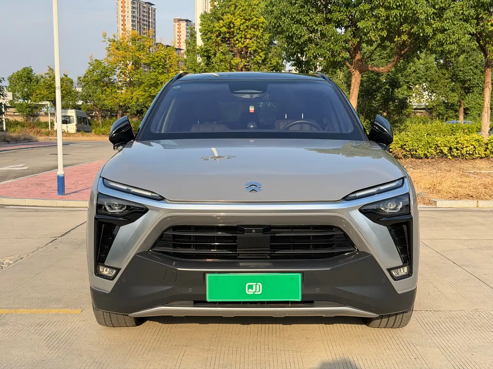 Фото 2 - NIO ES8