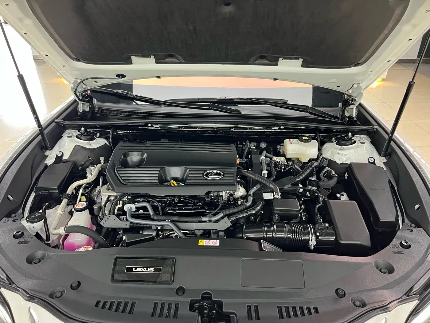Lexus ES 2025 300h Ultimate Edition фото 26