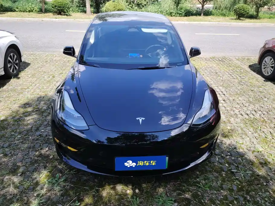 Фото 2 - Tesla Model 3