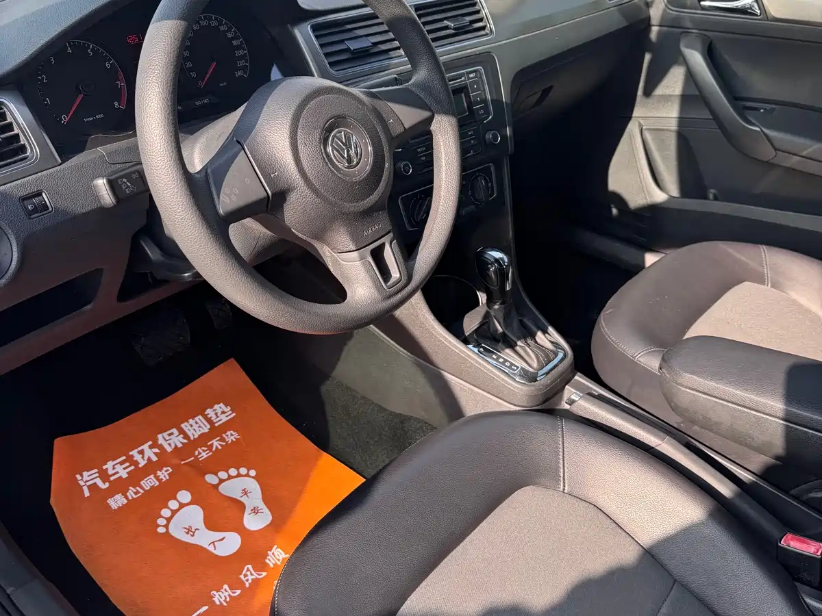 Volkswagen Santana 2013 1.6L Automatic Comfort Edition фото 10