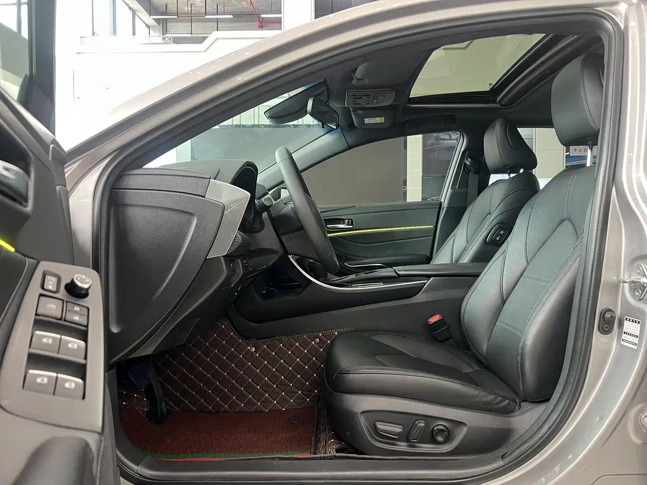 Toyota Avalon 2019 Hybrid 2.5L Luxury Edition China VI фото 5