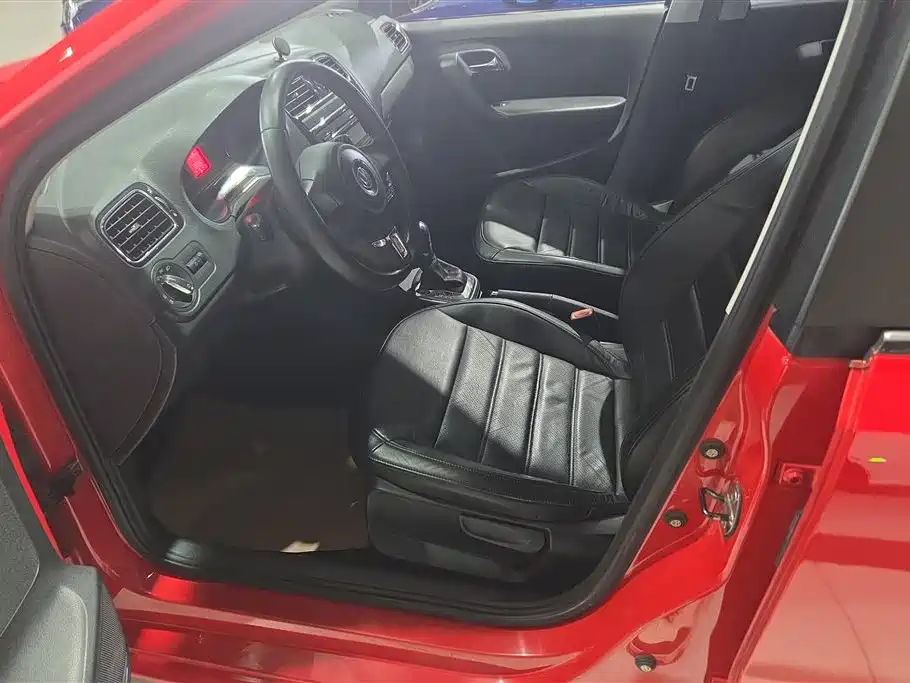 Volkswagen Polo 2013 1.6L Automatic Comfort Edition фото 9