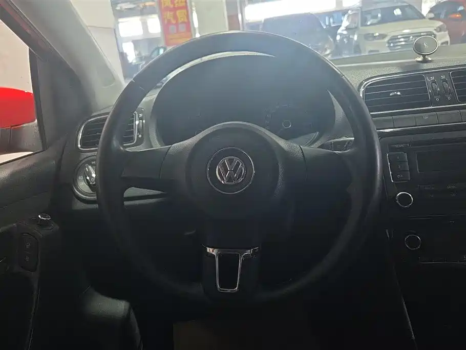 Volkswagen Polo 2013 1.6L Automatic Comfort Edition фото 15