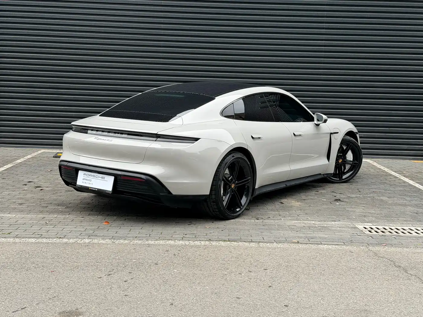 PORSCHE TAYCAN
