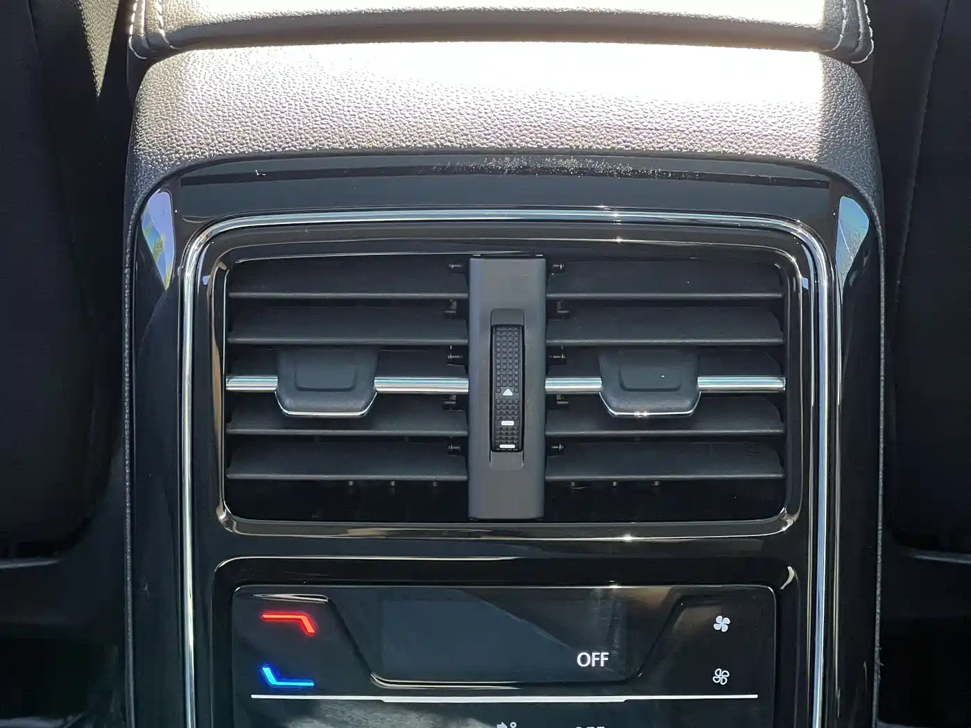 Volkswagen Passat 2022 330TSI Starlight Luxury Edition фото 18