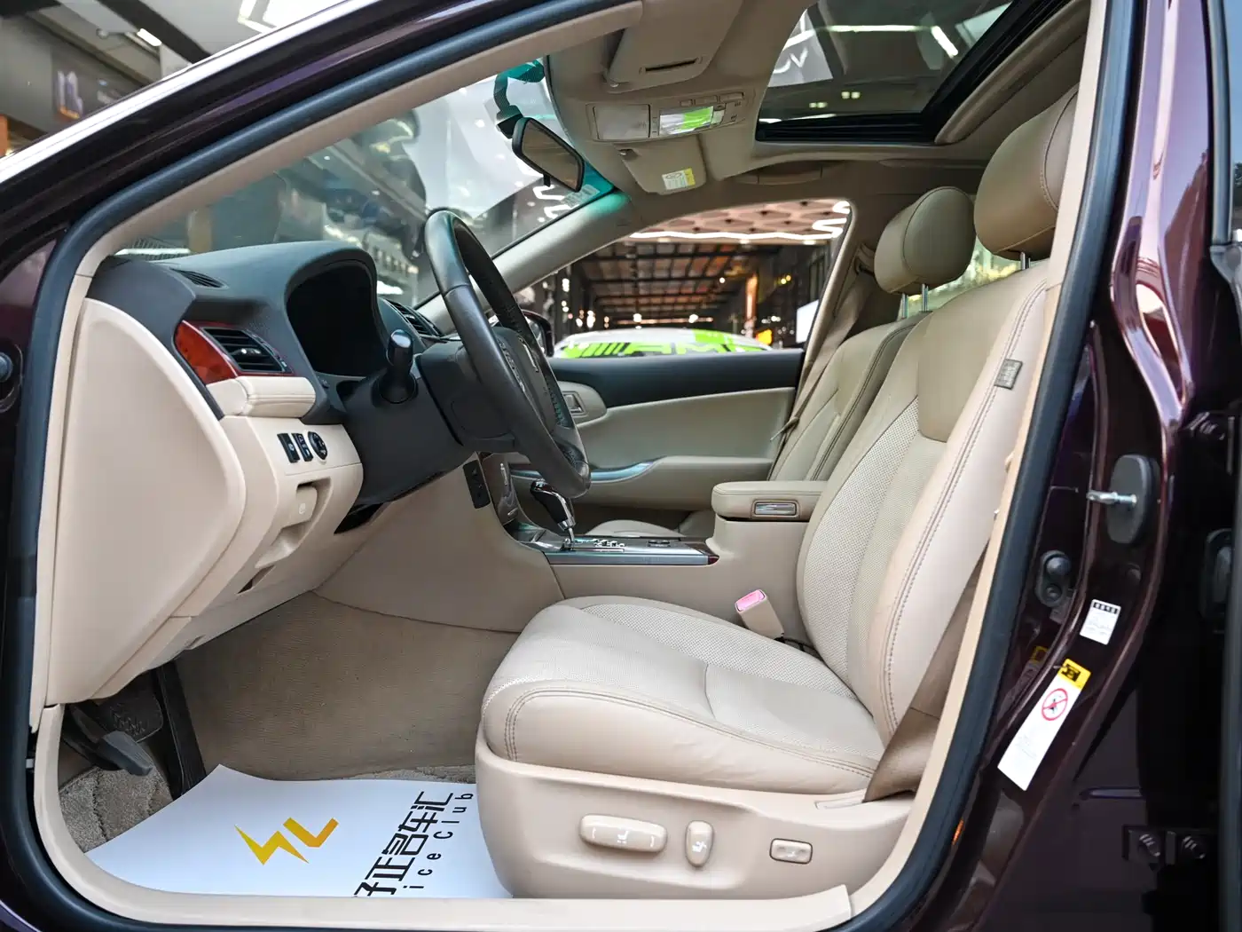 Toyota Crown 2012 2.5L Royal Leather Edition фото 7