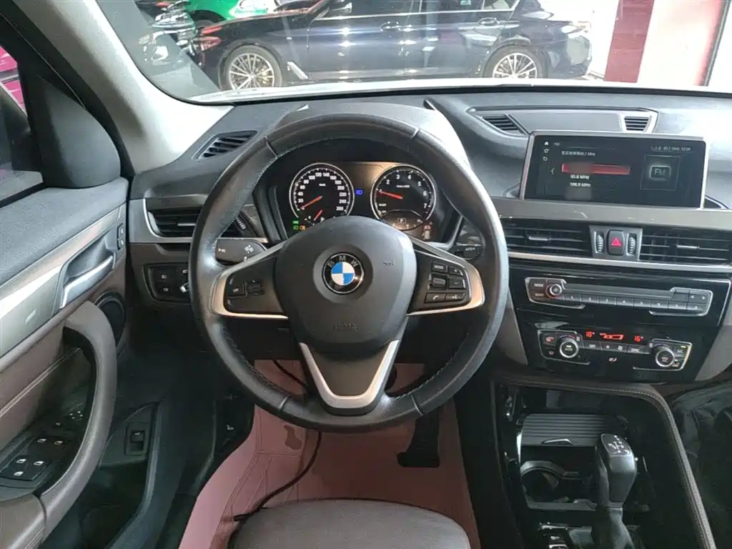 BMW X1 2019 xDrive20Li Premium Model фото 10