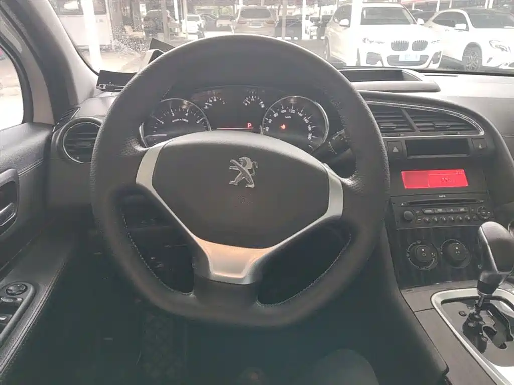 Peugeot 3008 2015 2.0L Automatic Classic Edition фото 11