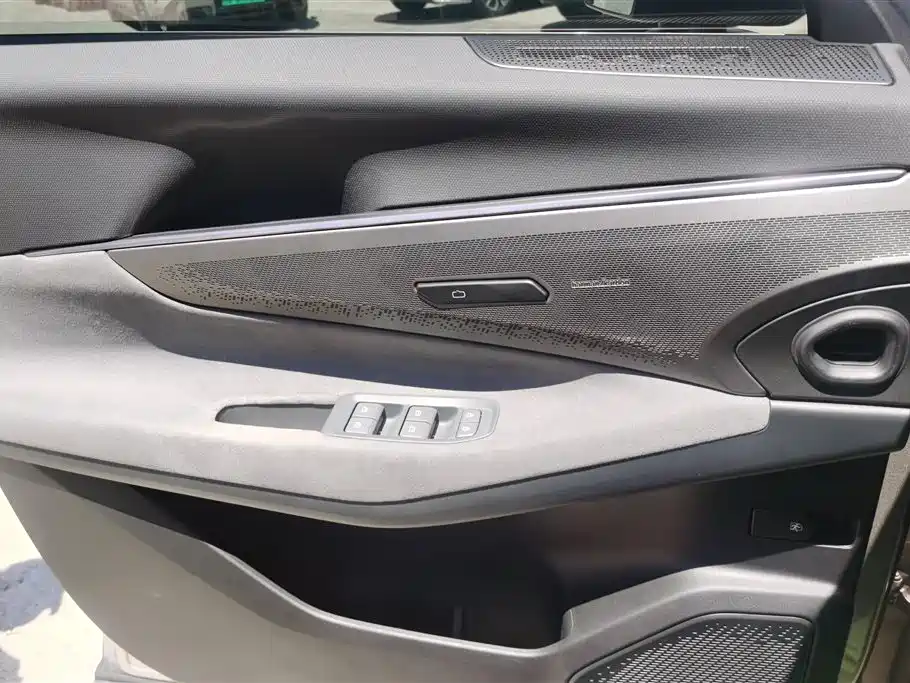 Lynk & Co 08 EM-P 2025 220km AWD Performance Halo фото 7