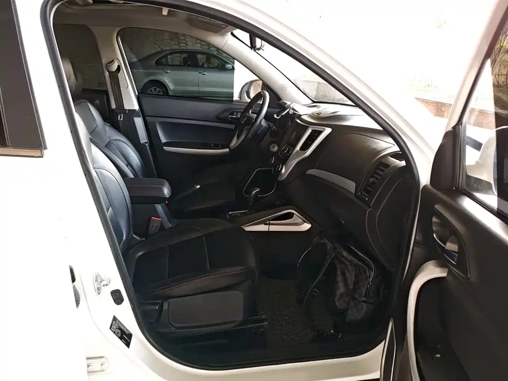 Фото 20 - Changan CS35