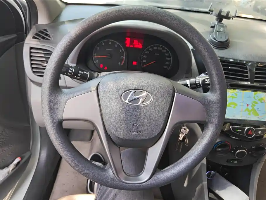 Hyundai Verna 2014 1.4L Manual Fashion GS фото 15