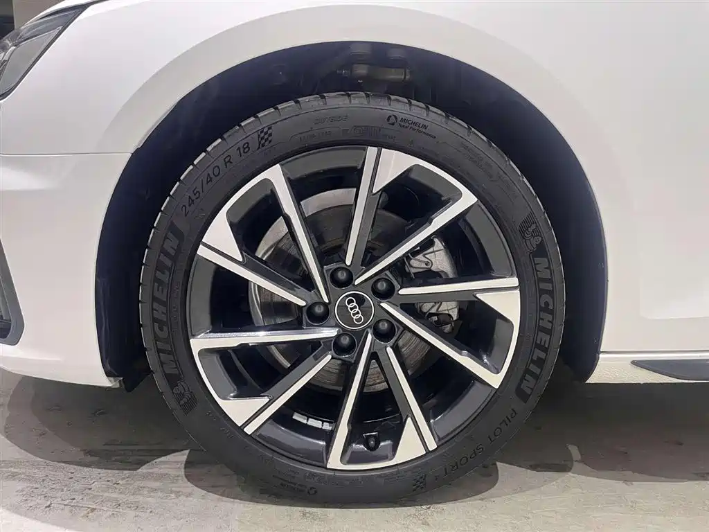 Audi A4L 2023 40 TFSI Luxury Sport фото 16