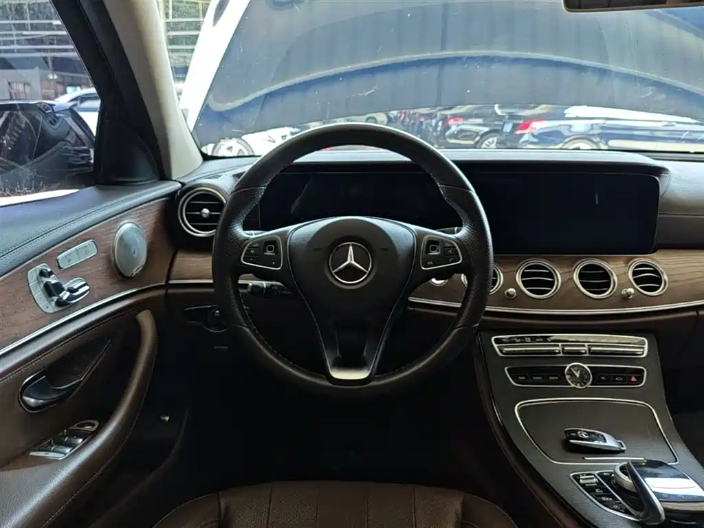Mercedes-Benz E-Class 2017 E 300 L Luxury фото 11