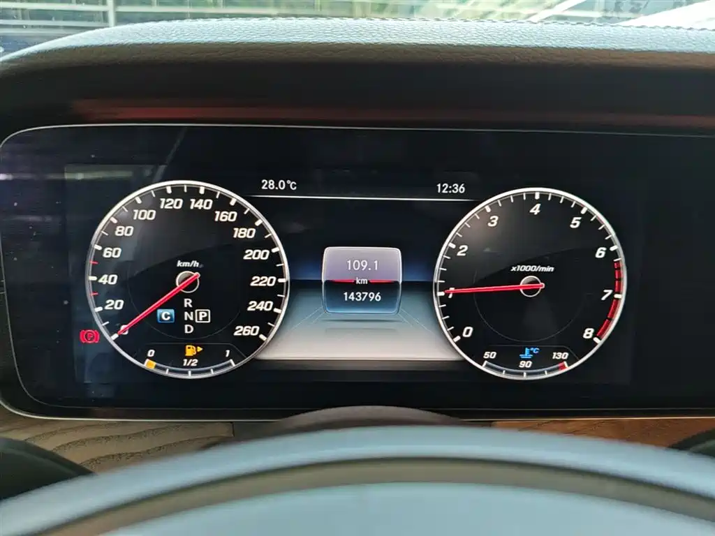 Mercedes-Benz E-Class 2017 E 300 L Luxury фото 12
