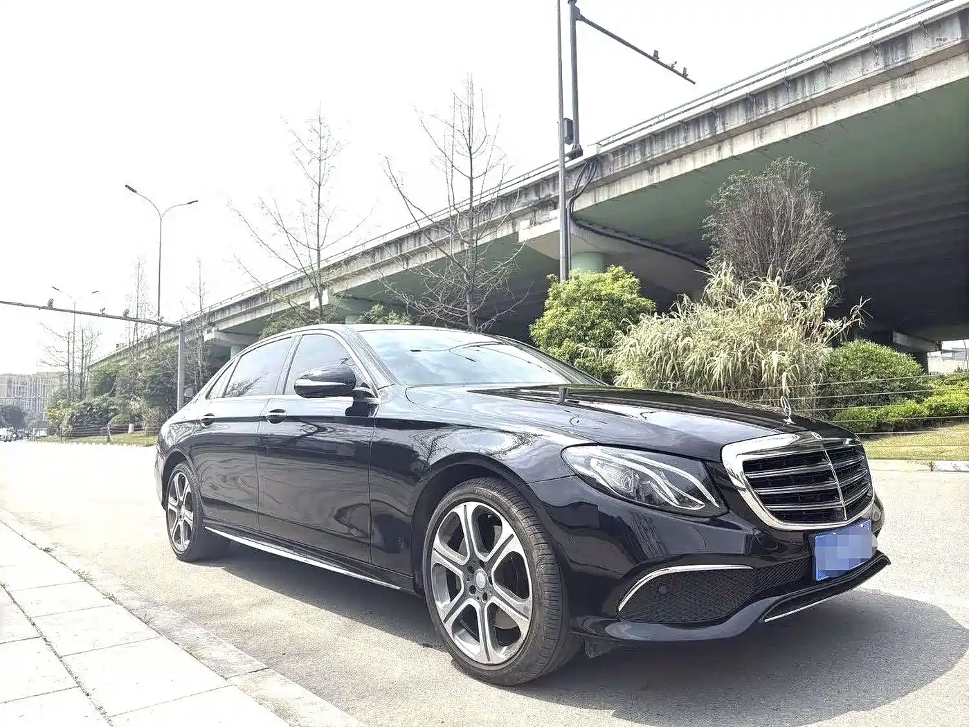 Mercedes-Benz E-Class 2017 E 300 L Sport Luxury фото 3