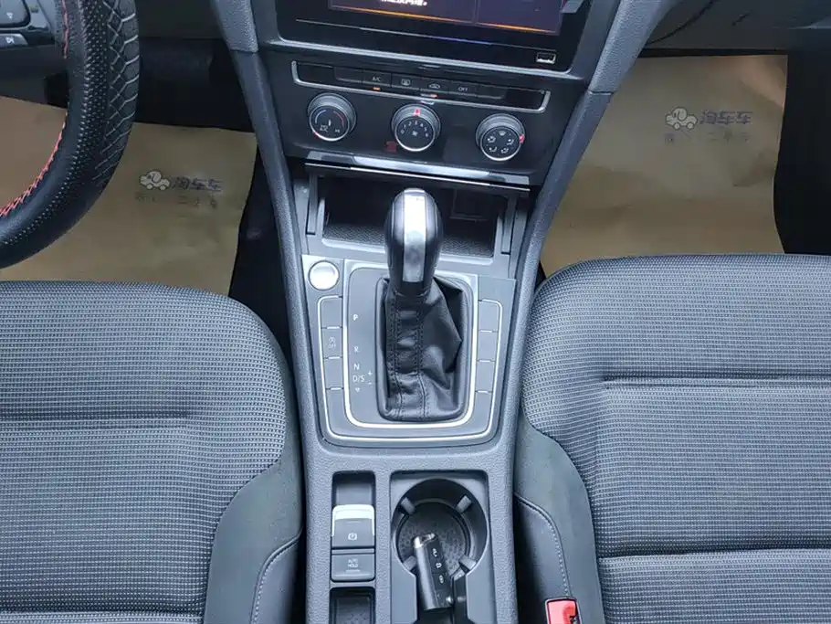 Volkswagen Golf 2020 Beloved Edition 280TSI DSG Comfort фото 16