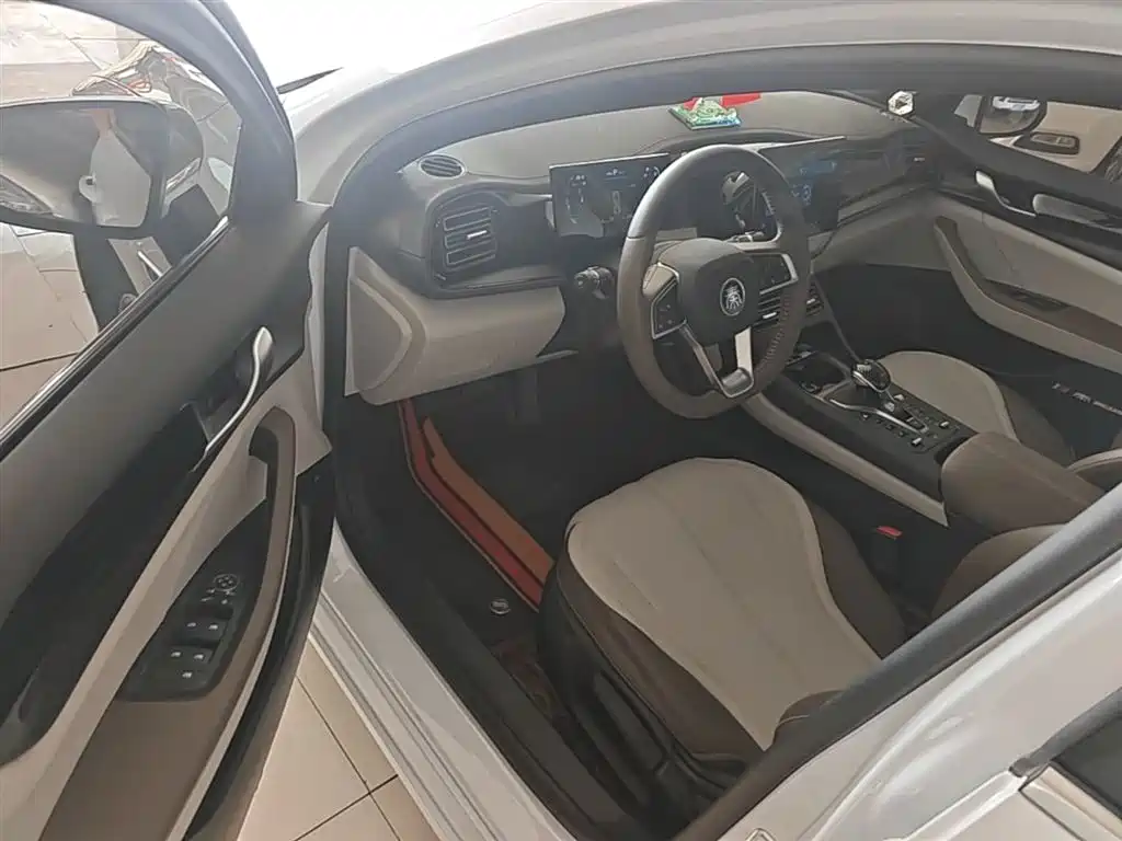 BYD Qin PLUS 2024 Glory Edition DM-i 55KM Leading фото 16
