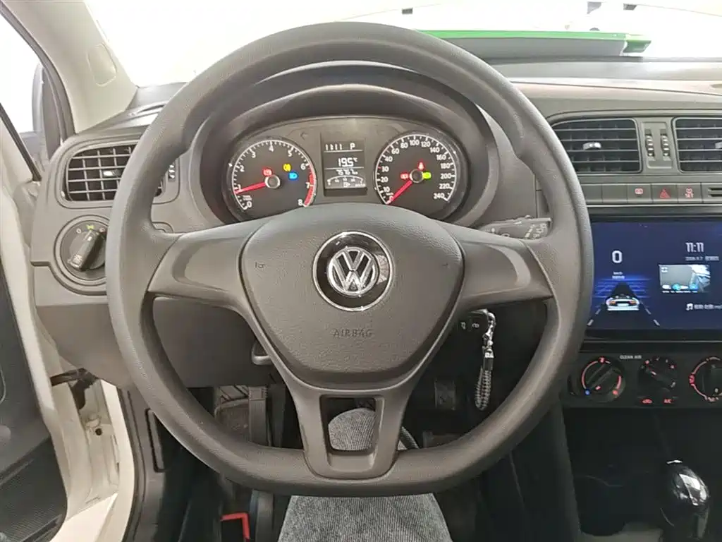 Volkswagen Polo 2018 1.5L Auto Safe Drive фото 11