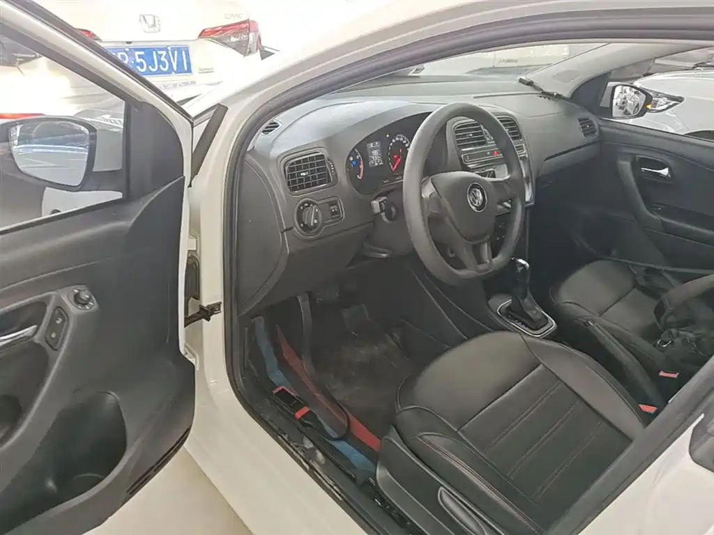 Volkswagen Polo 2018 1.5L Auto Safe Drive фото 16