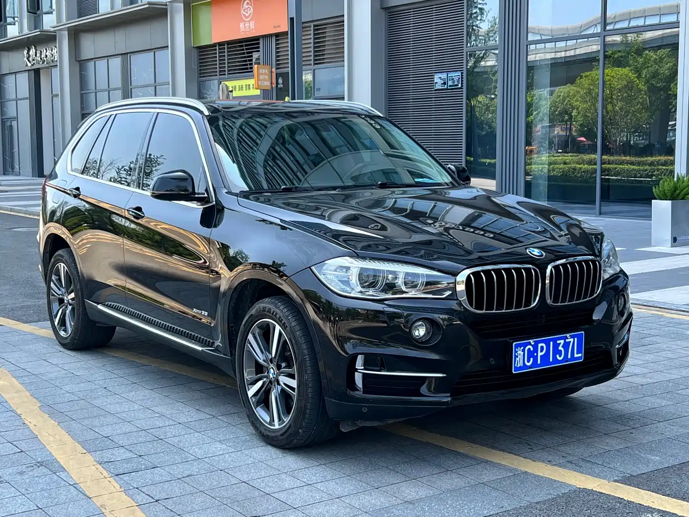 BMW X5 (Import) 2018 xDrive35i Elegant Model фото 3