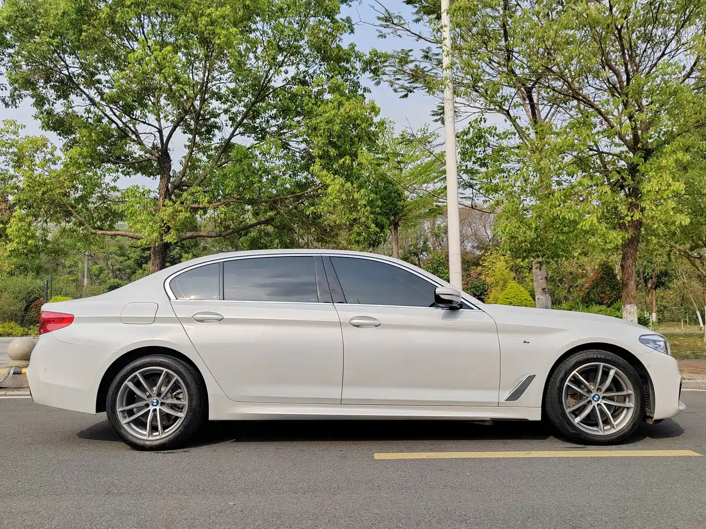 BMW 5 Series 2020 525Li M Sport Package фото 16