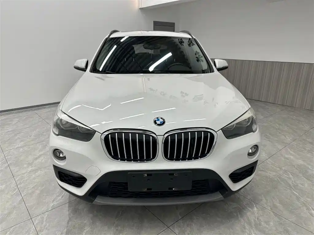 BMW X1 2018 sDrive18Li Fashion Model фото 2