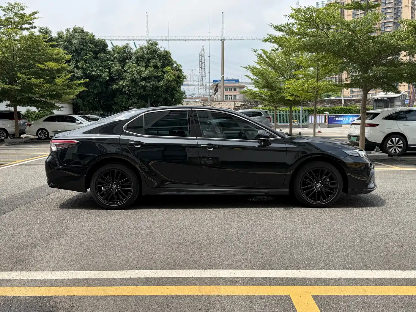 Toyota Camry 2022 2.5S Knight Edition фото 5
