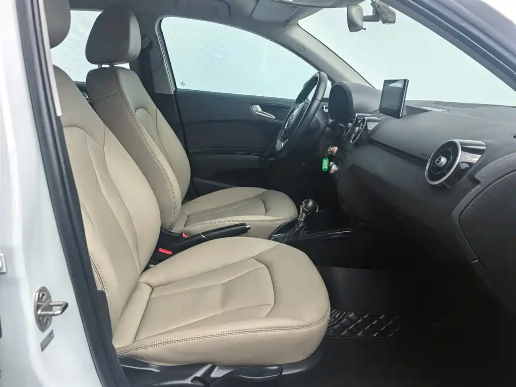 Audi A1 2013 Model 30 TFSI Sportback Urban фото 10