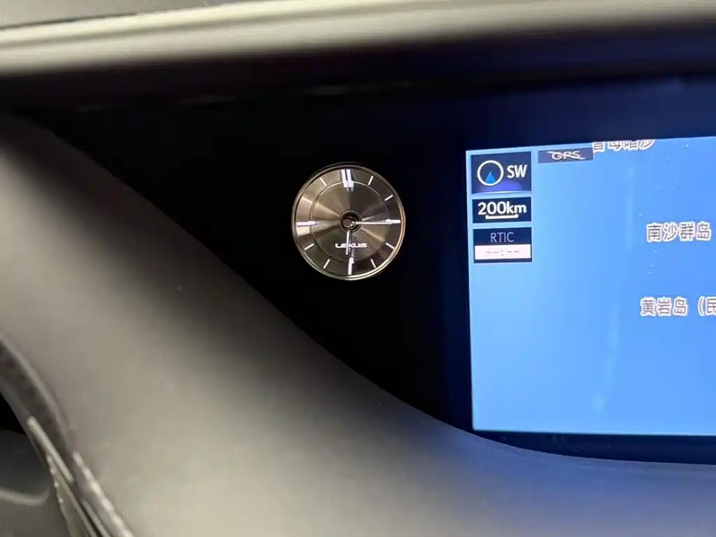 Lexus LS 2018 500h Executive Edition China V фото 11