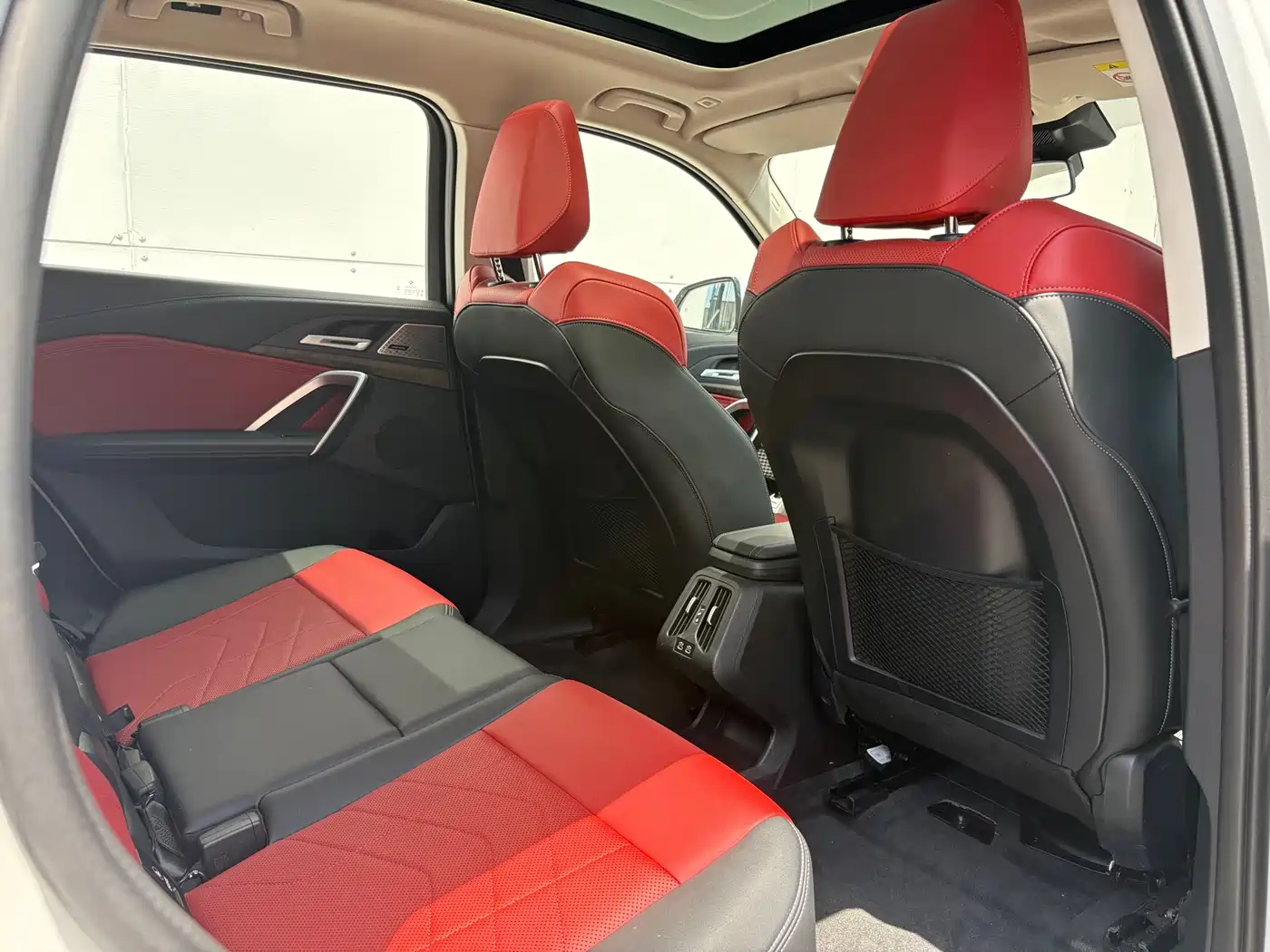 BMW iX1 2023 xDrive30L X Design Package фото 14