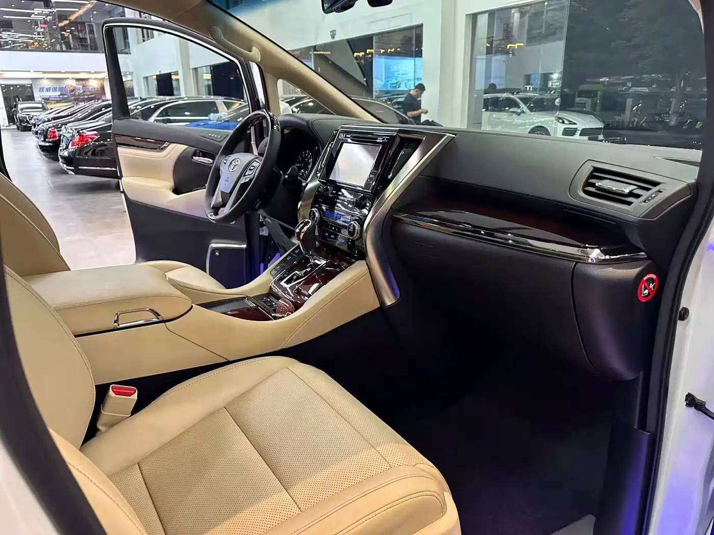 Toyota Alphard 2015 3.5L Luxury Edition фото 9