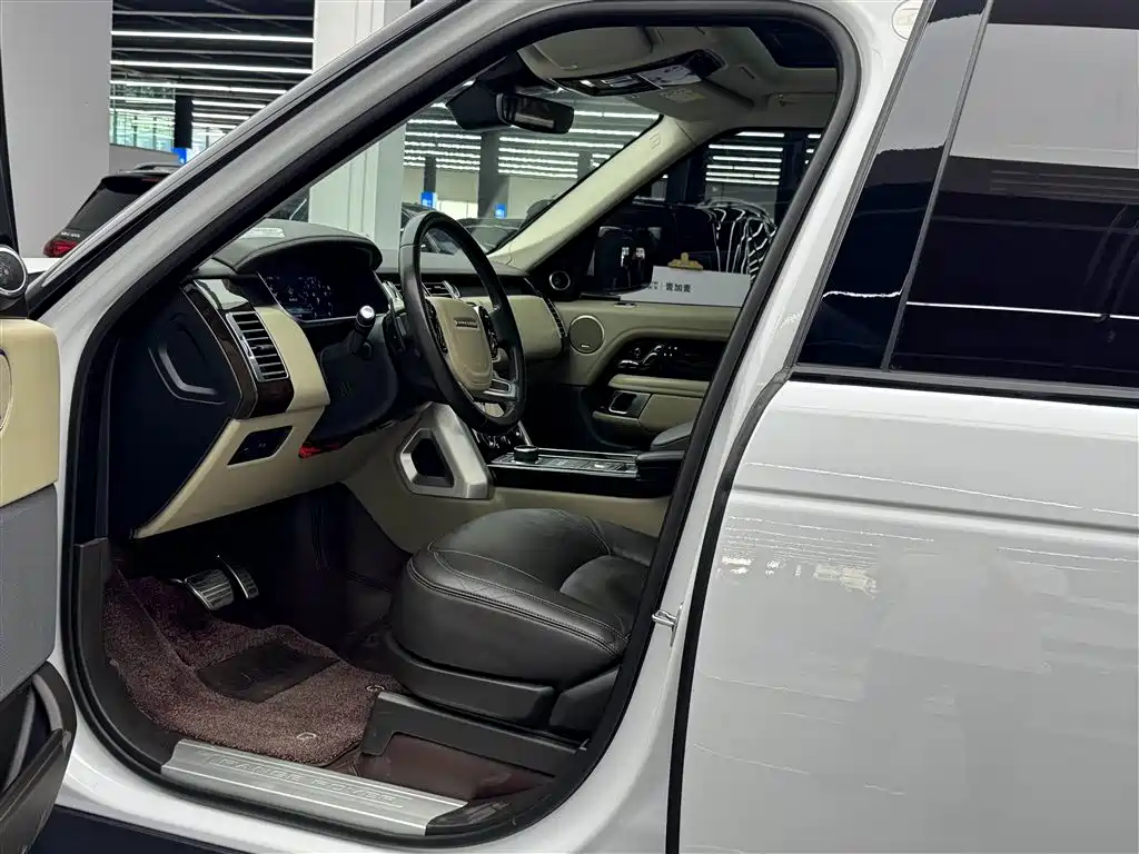 Land Rover Range Rover 2021 3.0 L6 Heritage Edition фото 6