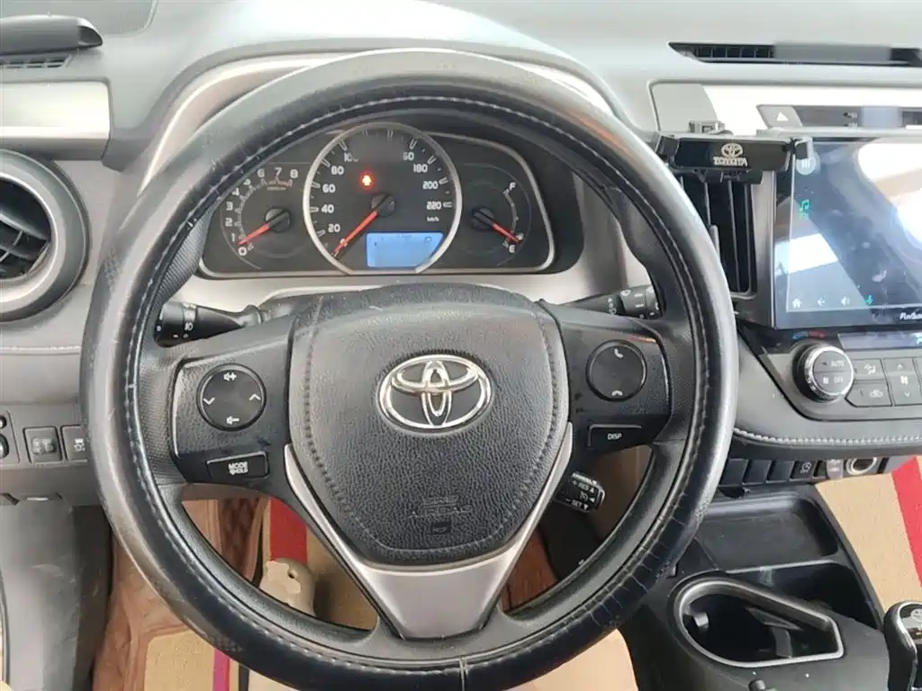 Toyota RAV4 Rongfang 2016 2.0L CVT 2WD Trend (China V) фото 11