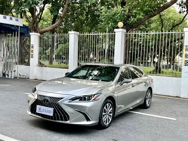 Lexus ES 2021