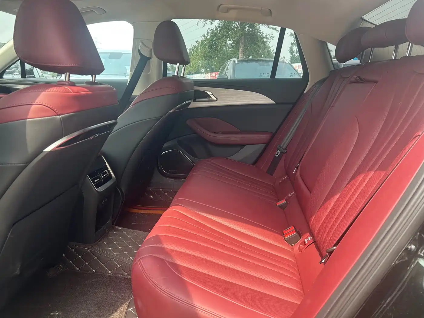 Hongqi H5 2025 1.5T DCT Flag Rhythm 500,000 Units Memorial Edition фото 5