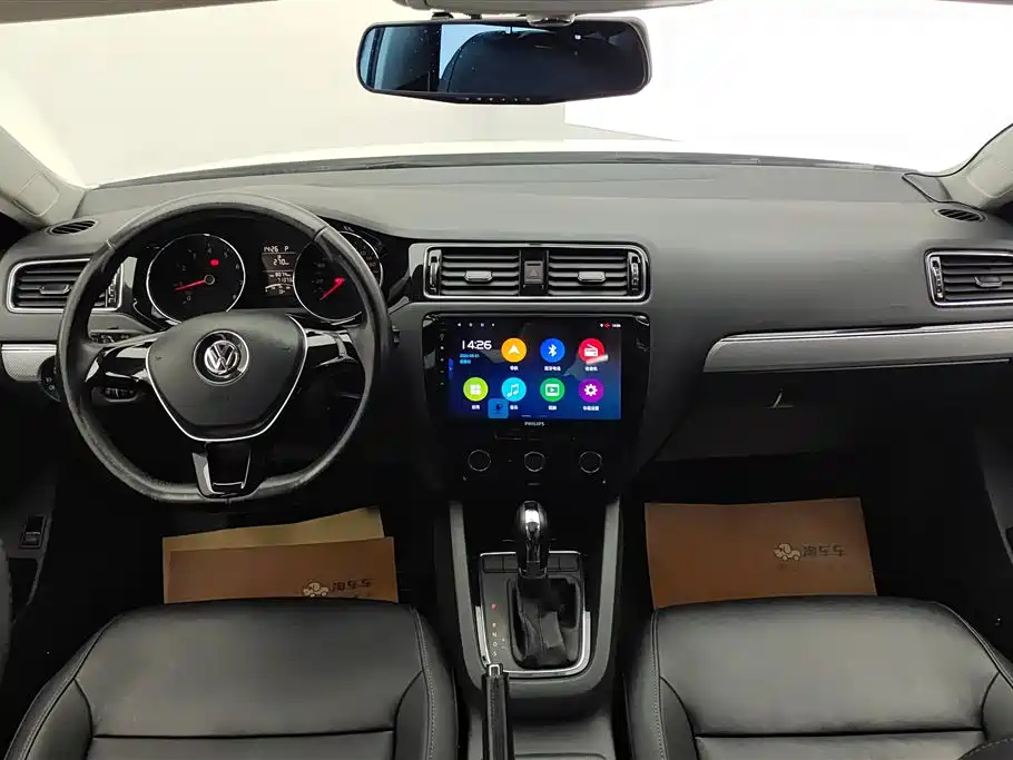 Volkswagen Sagitar 2015 1.6L Automatic Comfort фото 12