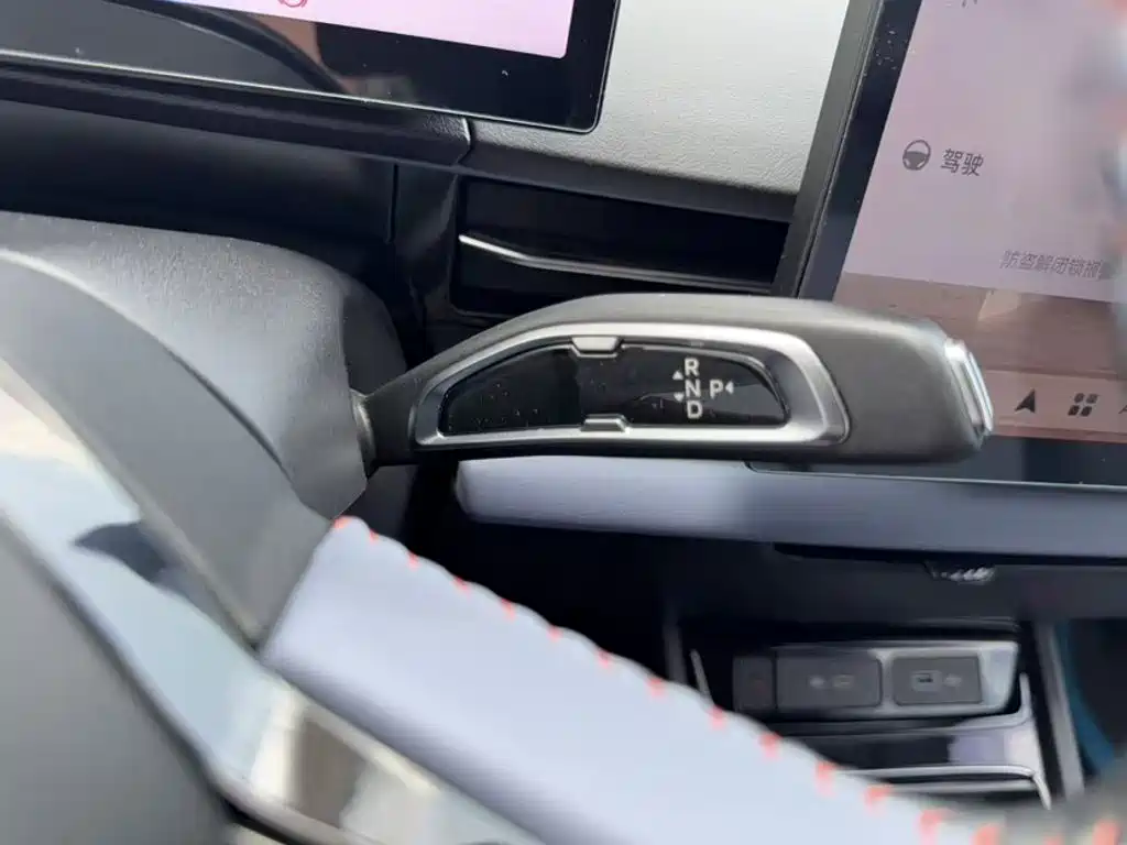 Geely Geometry M6 2023 2022 450 New Intelligence Edition