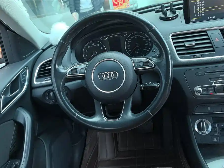 Audi Q3 2015 35 TFSI Millionth Anniversary Intelligent Leader фото 15