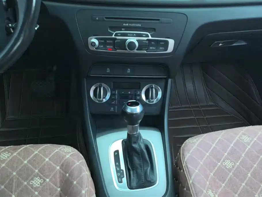 Audi Q3 2015 35 TFSI Millionth Anniversary Intelligent Leader фото 16