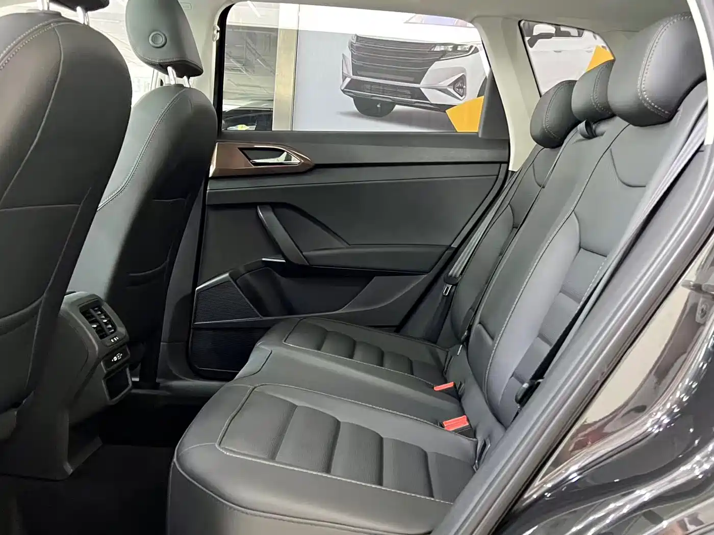 Volkswagen Tharu 2022 280TSI FWD Luxury Edition фото 20